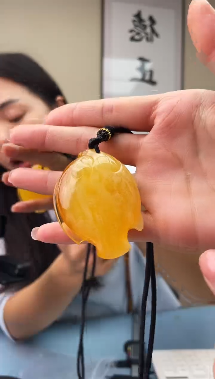 琥珀未镶嵌珠宝奇石T020微瑕假一罚十，多样性发一件