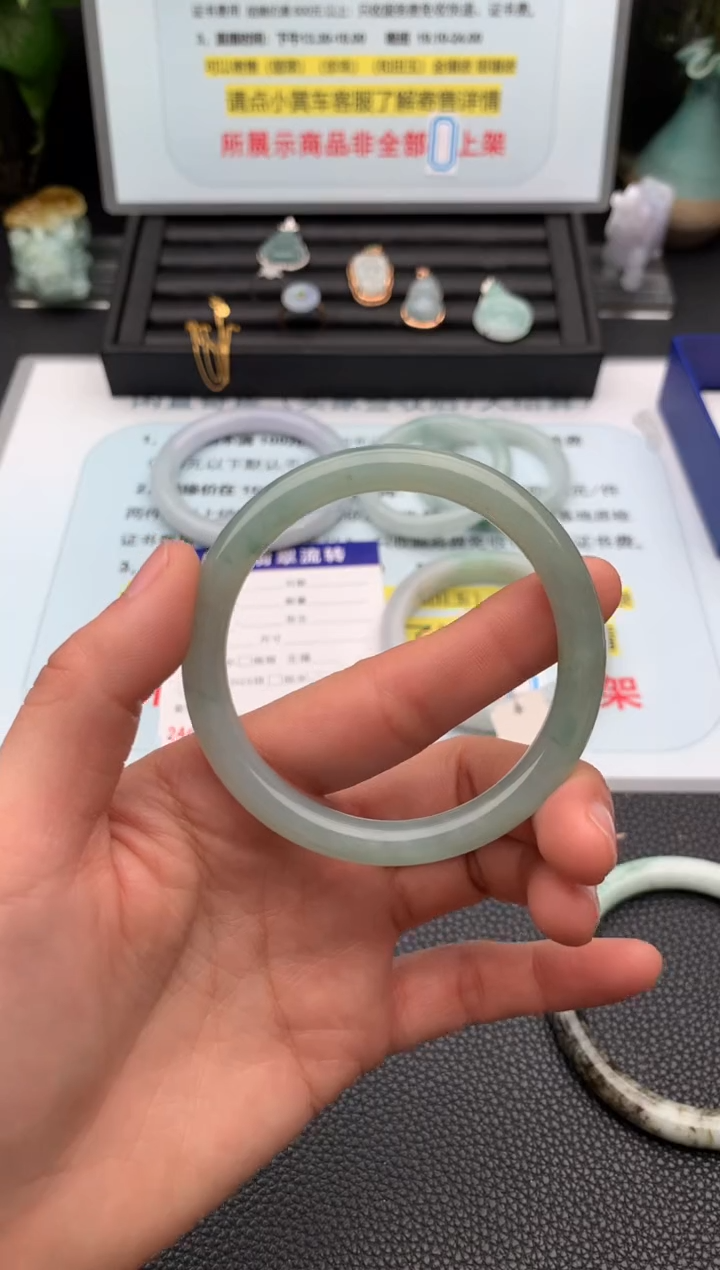 【闪购商品】翡翠手镯未镶嵌手镯