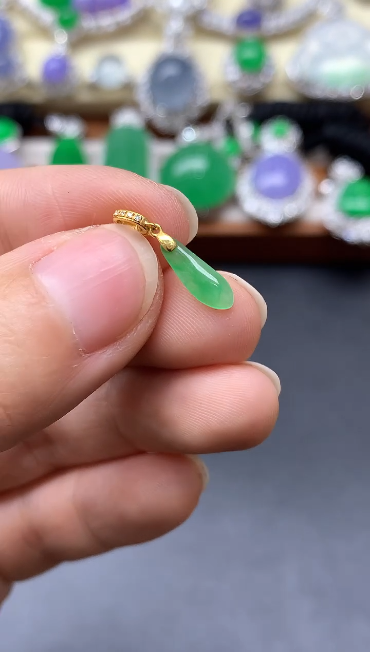 颈饰18K金镶嵌翡翠241-中国好珍宝