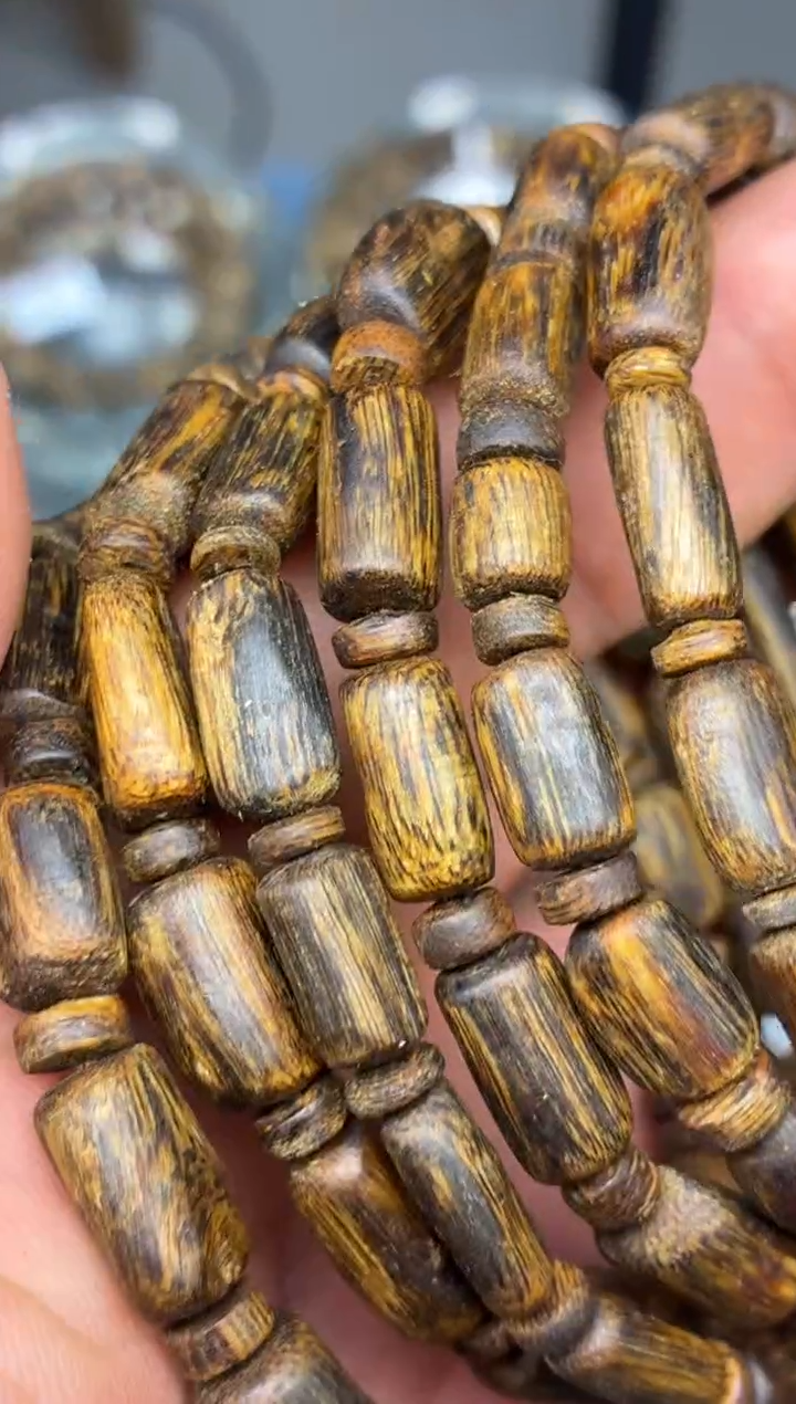 沉香手串 海南红金猊随型单圈多样性发其一