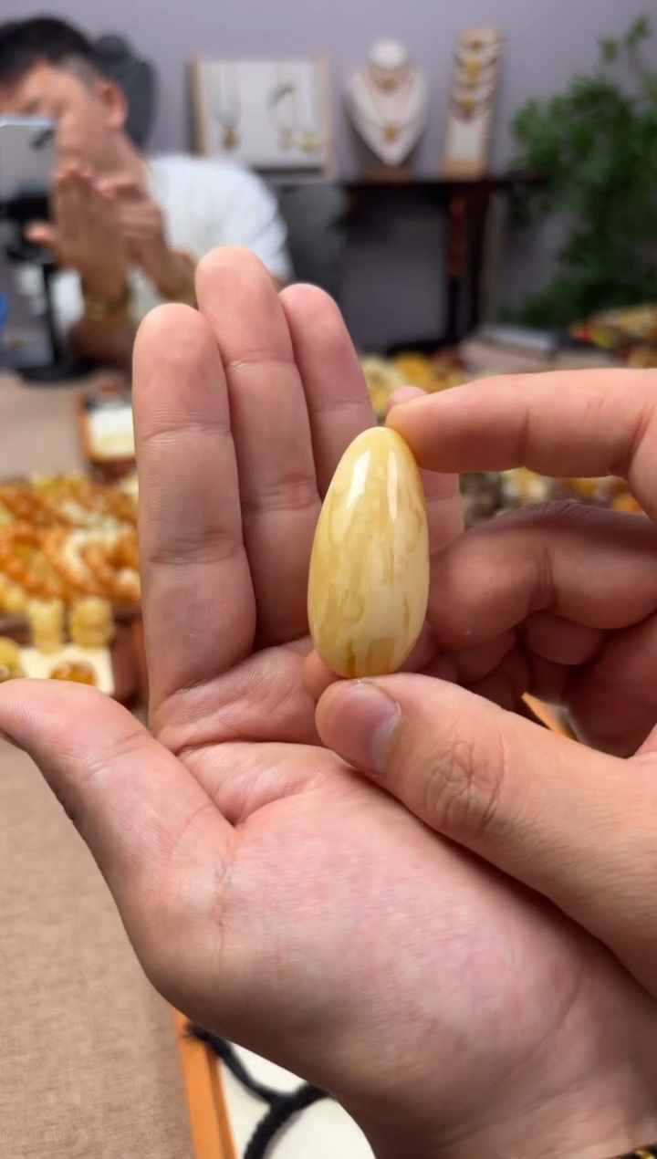 【闪购商品】蜜蜡裸石未镶嵌水滴