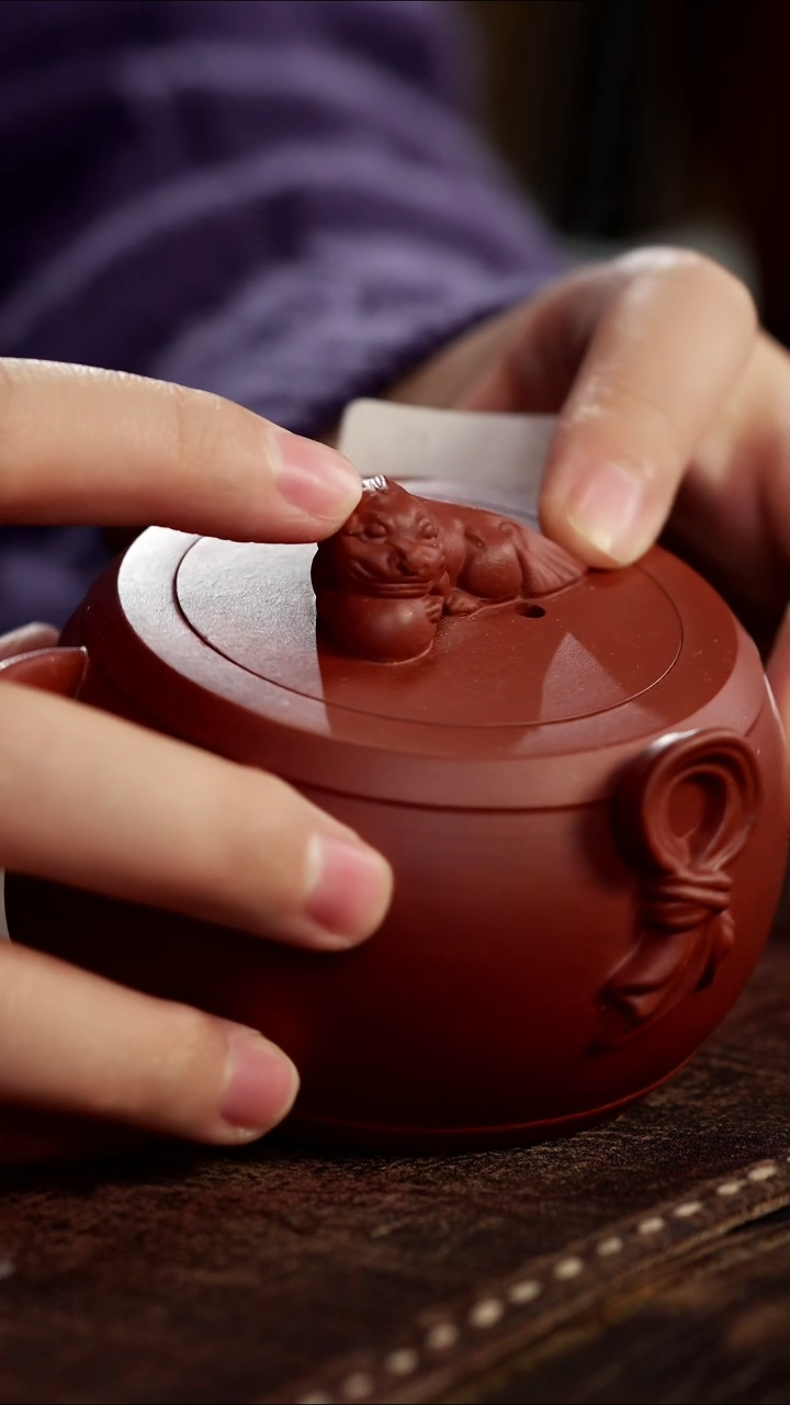 茶杯紫砂微瑕紫砂瑞兽手抓