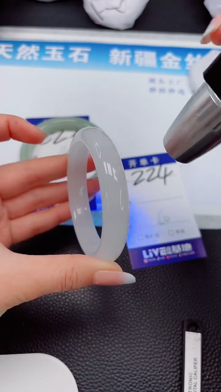 【闪购商品】石英质玉未镶嵌手镯224