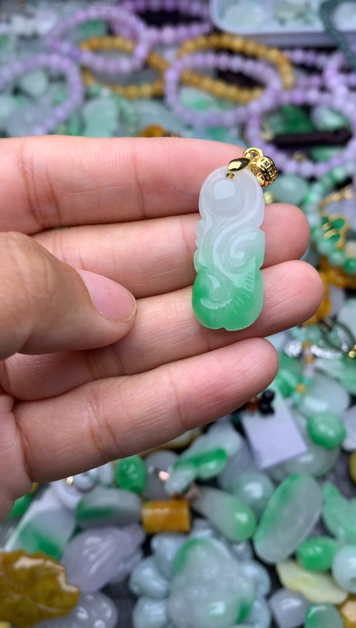 颈饰未镶嵌翡翠天然缅甸翡翠吊坠