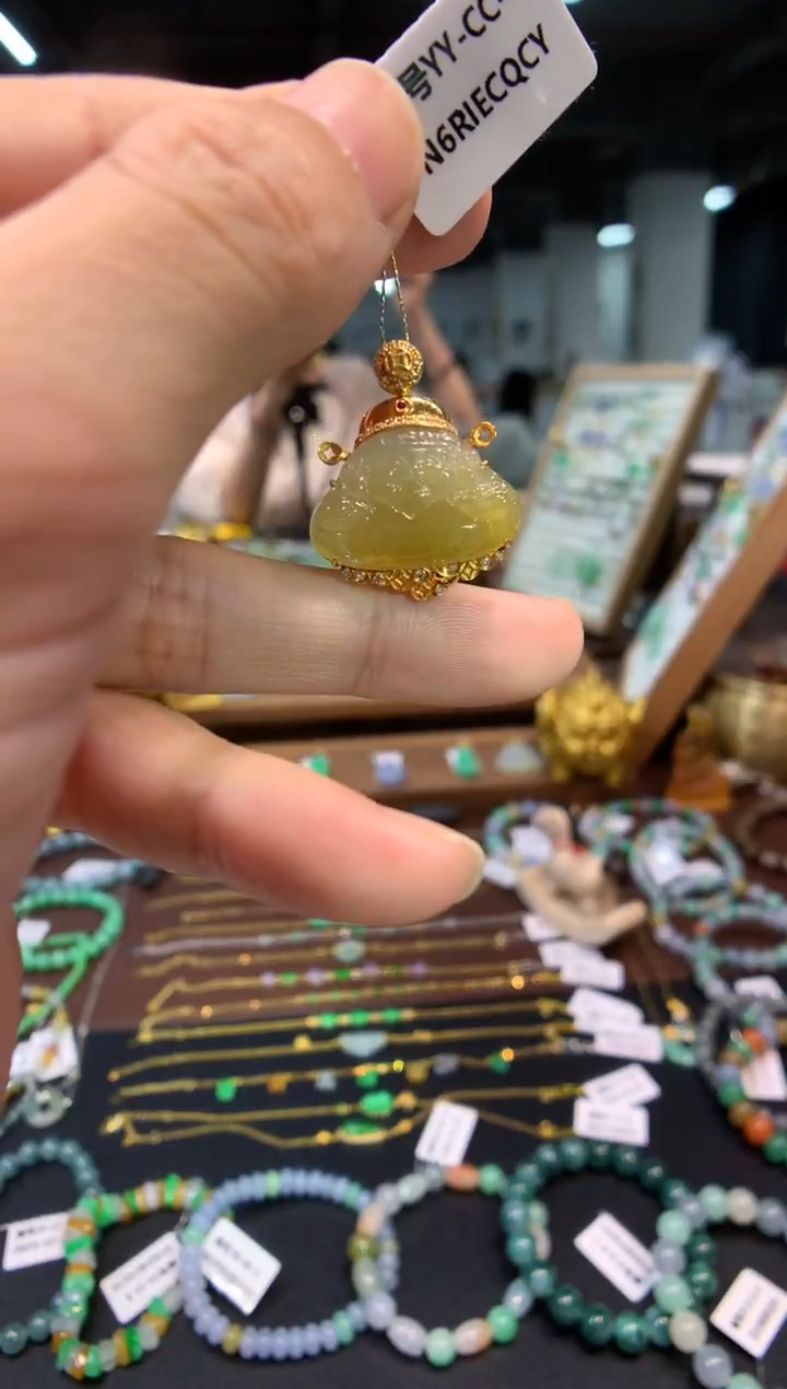 吊坠(不含链)18K金镶嵌翡翠财神