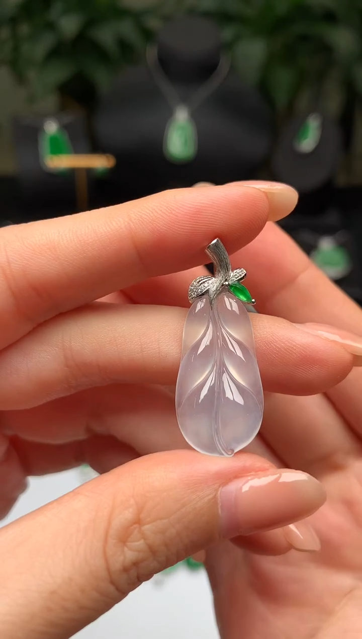 颈饰18K金镶嵌翡翠叶子