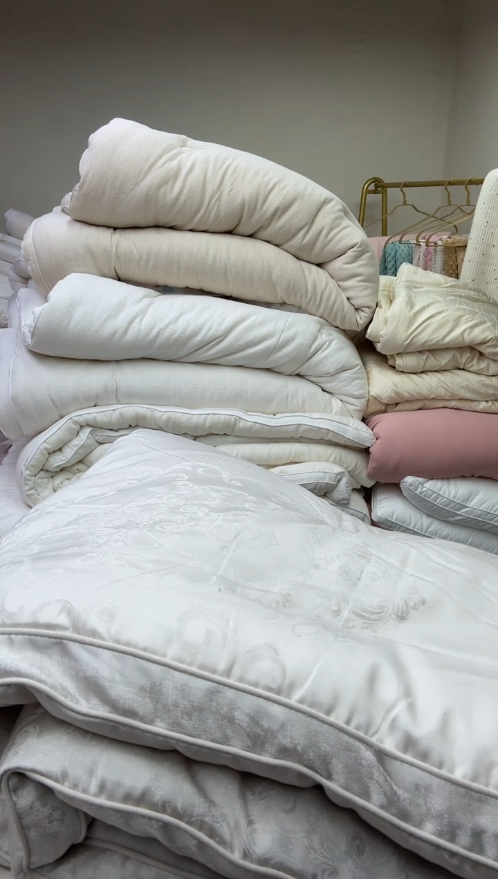 95%以上灰色提花200*230//8左右冬被