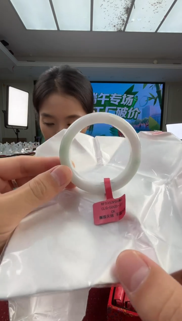 翡翠手镯未镶嵌9手镯