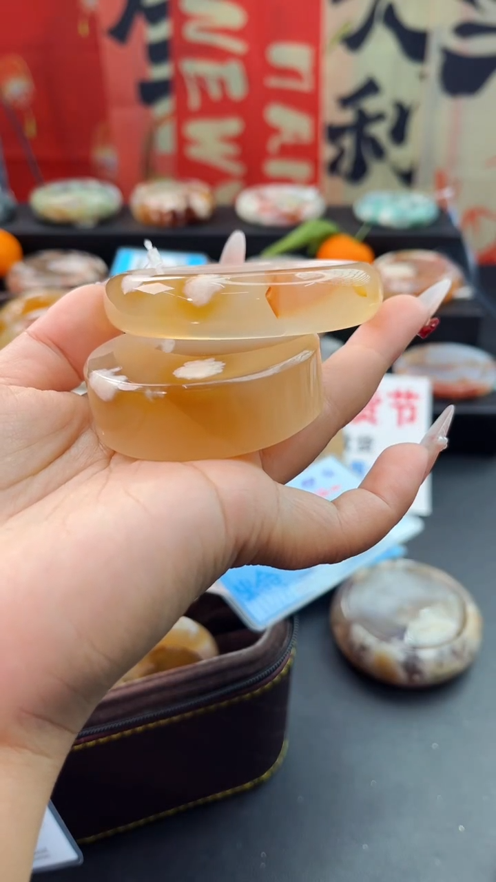 【闪购商品】石英质玉手镯未镶嵌赠送镯心（55圈口）