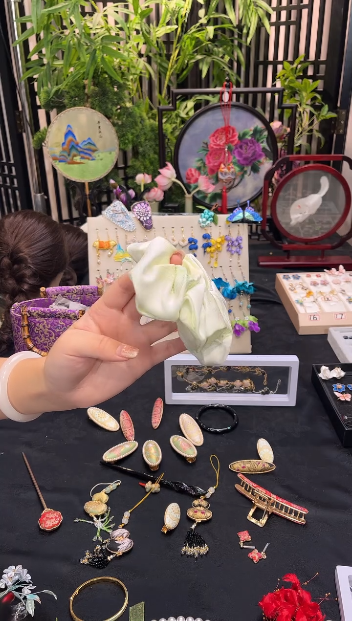 织绣এ****?非遗苏绣手工饰品