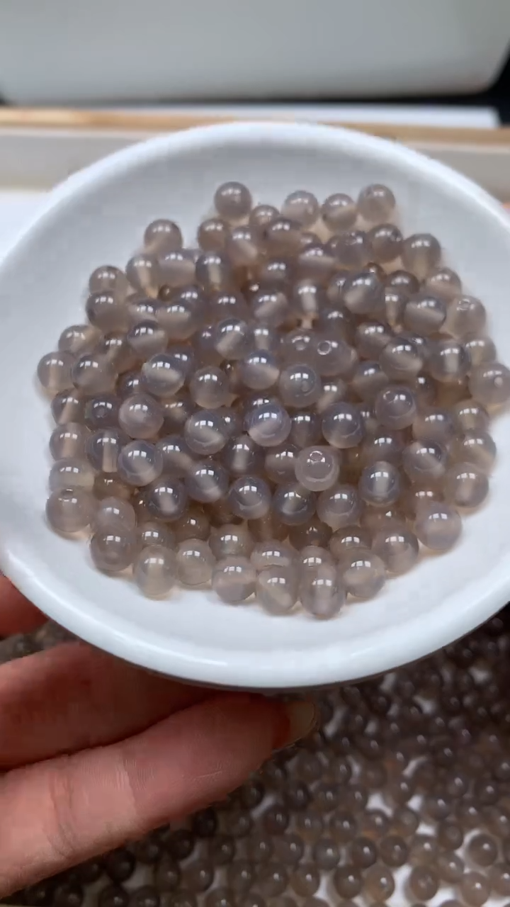 未镶嵌散珠玛瑙/玉髓B219 冰烟灰玛瑙6mm30个6.8元