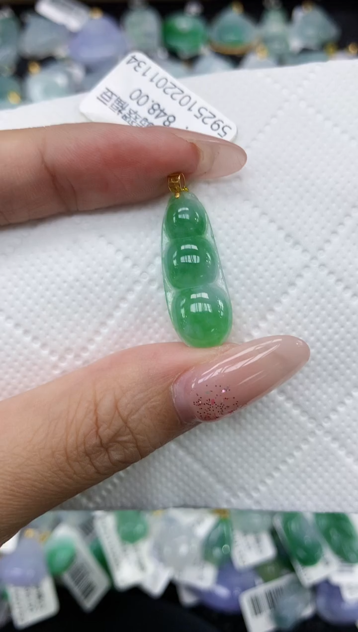 颈饰18K金镶嵌翡翠 1111111111