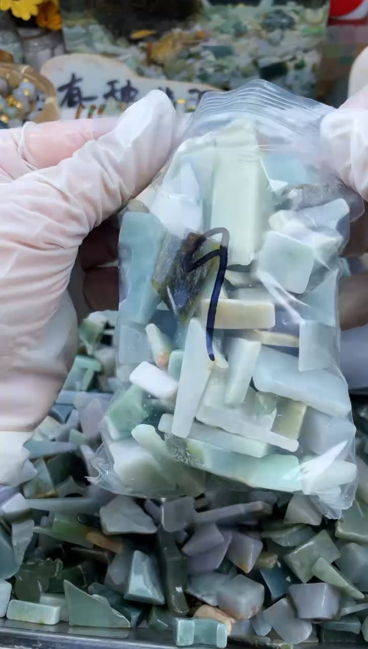 【闪购商品】翡翠颈饰未镶嵌天然翡翠中号500克9