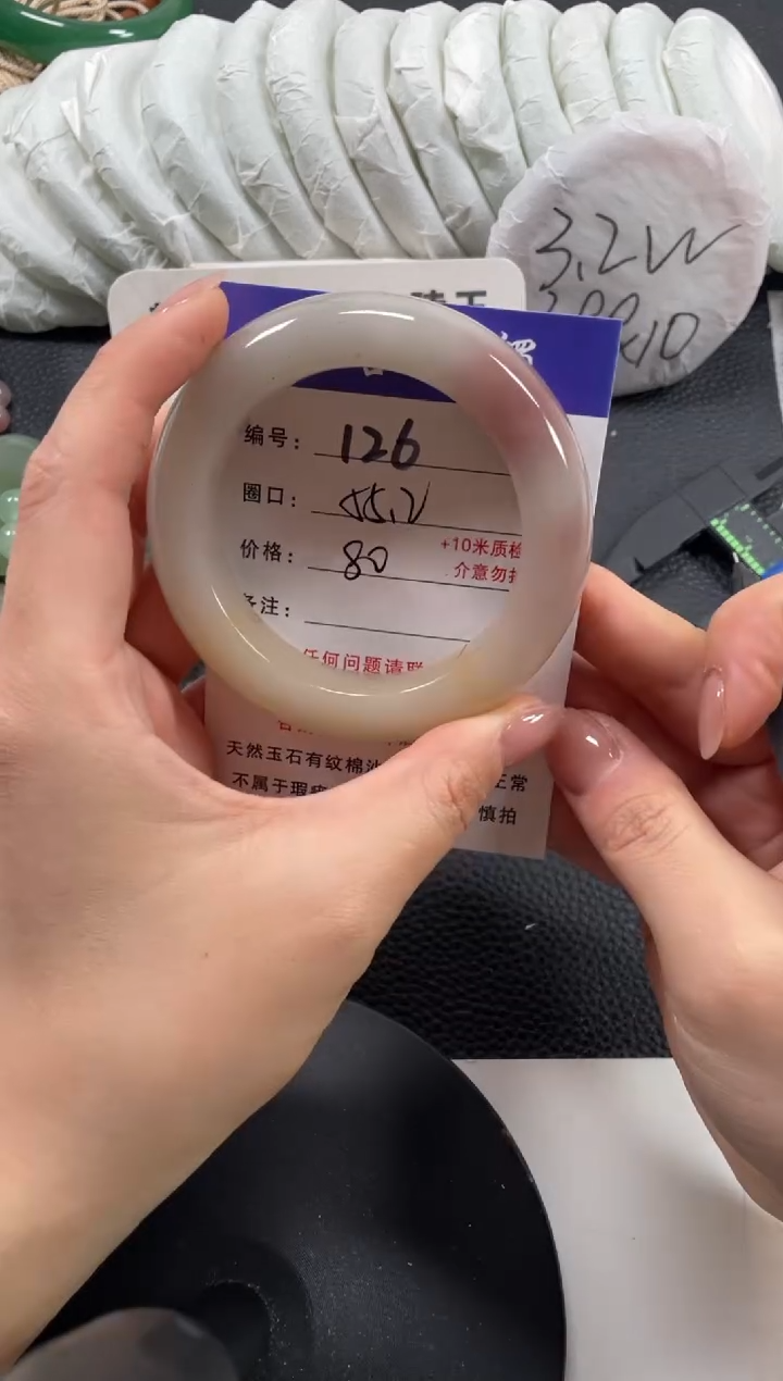 【闪购商品】石英质玉手镯未镶嵌55