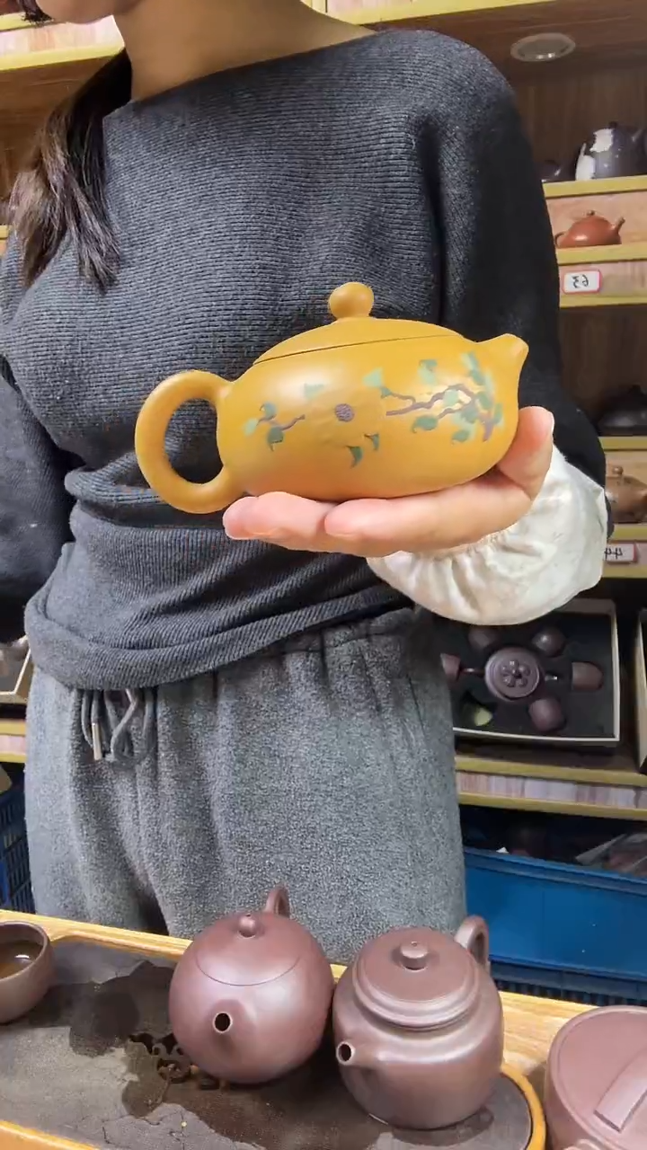 茶壶紫砂段泥扁西施250cc左右泥绘