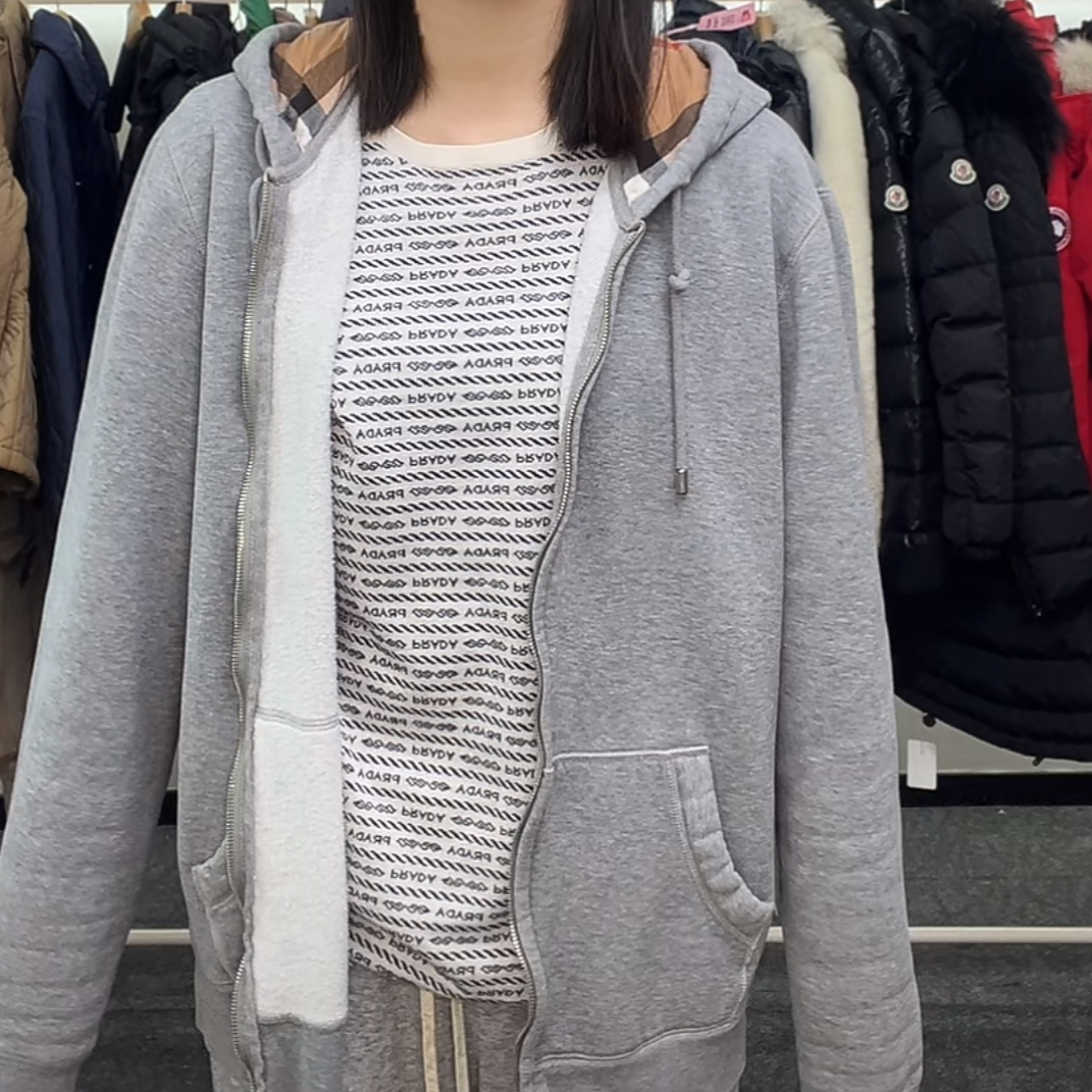 99新 BURBERRY/博柏利 HZ灰色卫衣H461