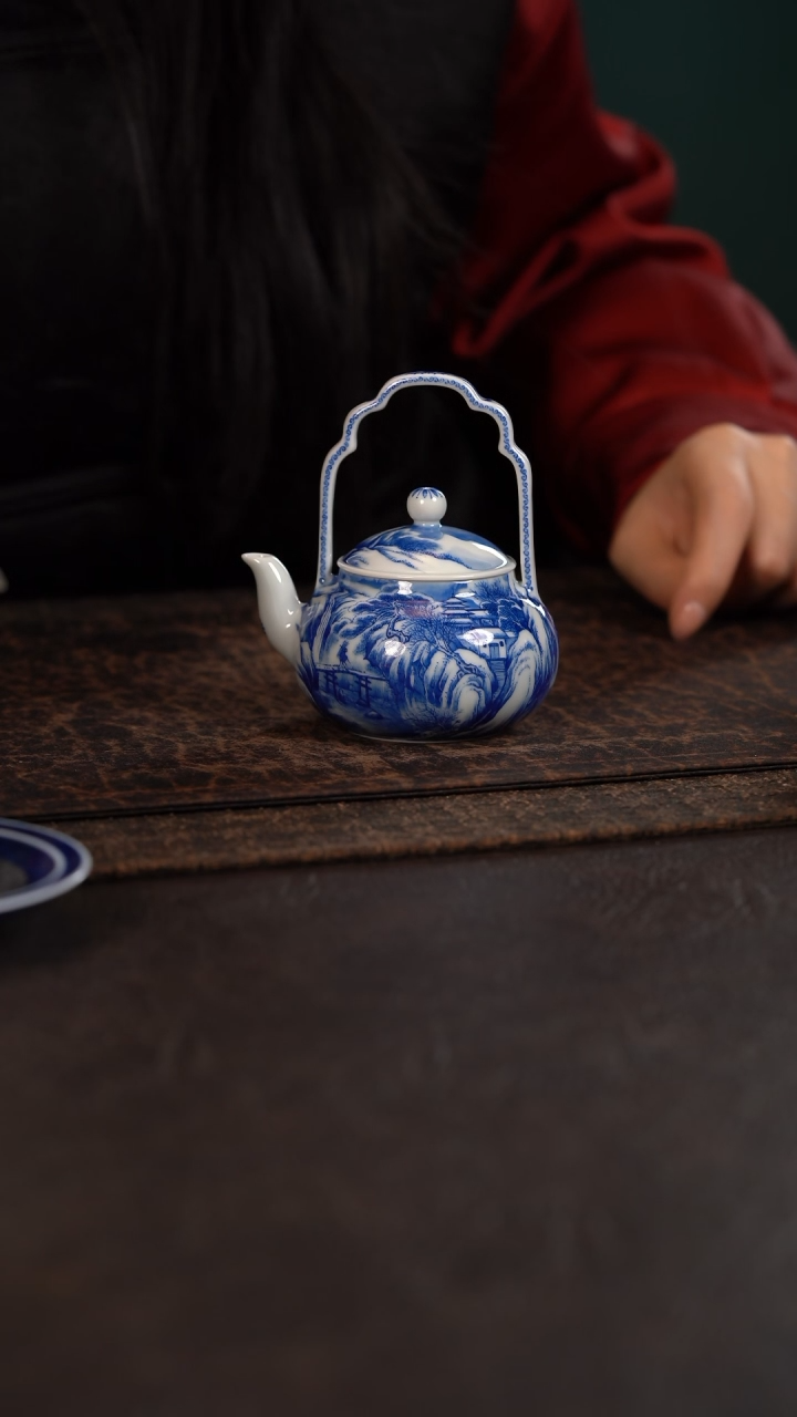 【闪购商品】杯仪贤堂雪景山水提梁壶
