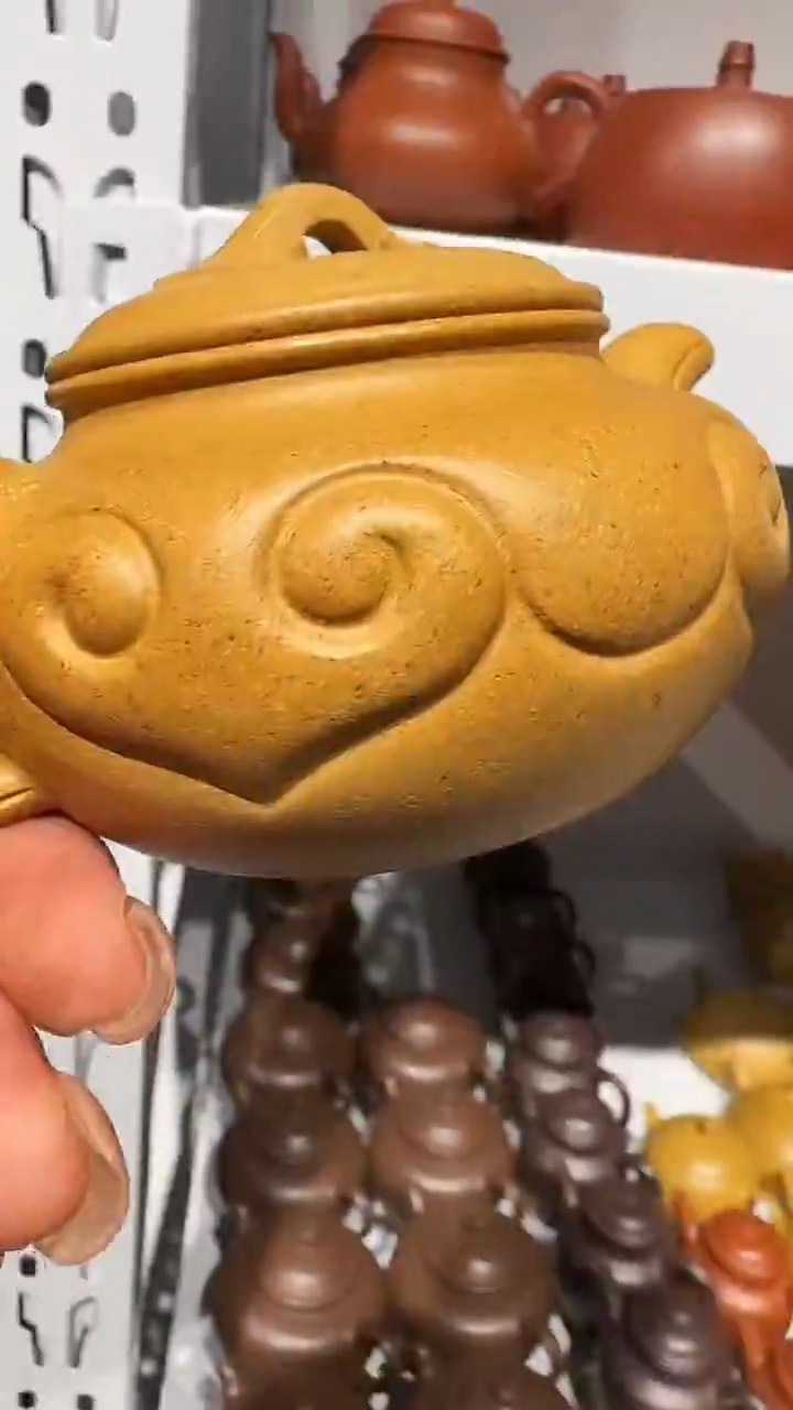 茶壶紫砂黄金段泥全手如意仿古171cc左右