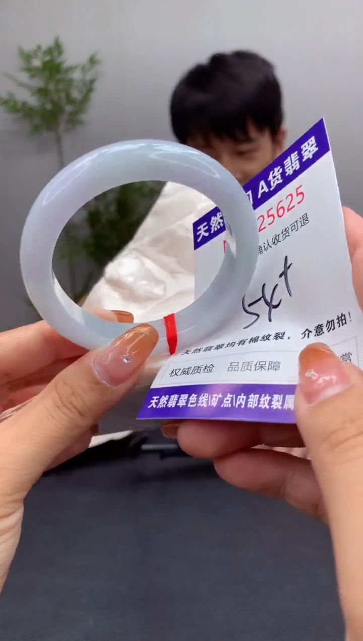 未镶嵌手镯翡翠有纹，完美者勿拍