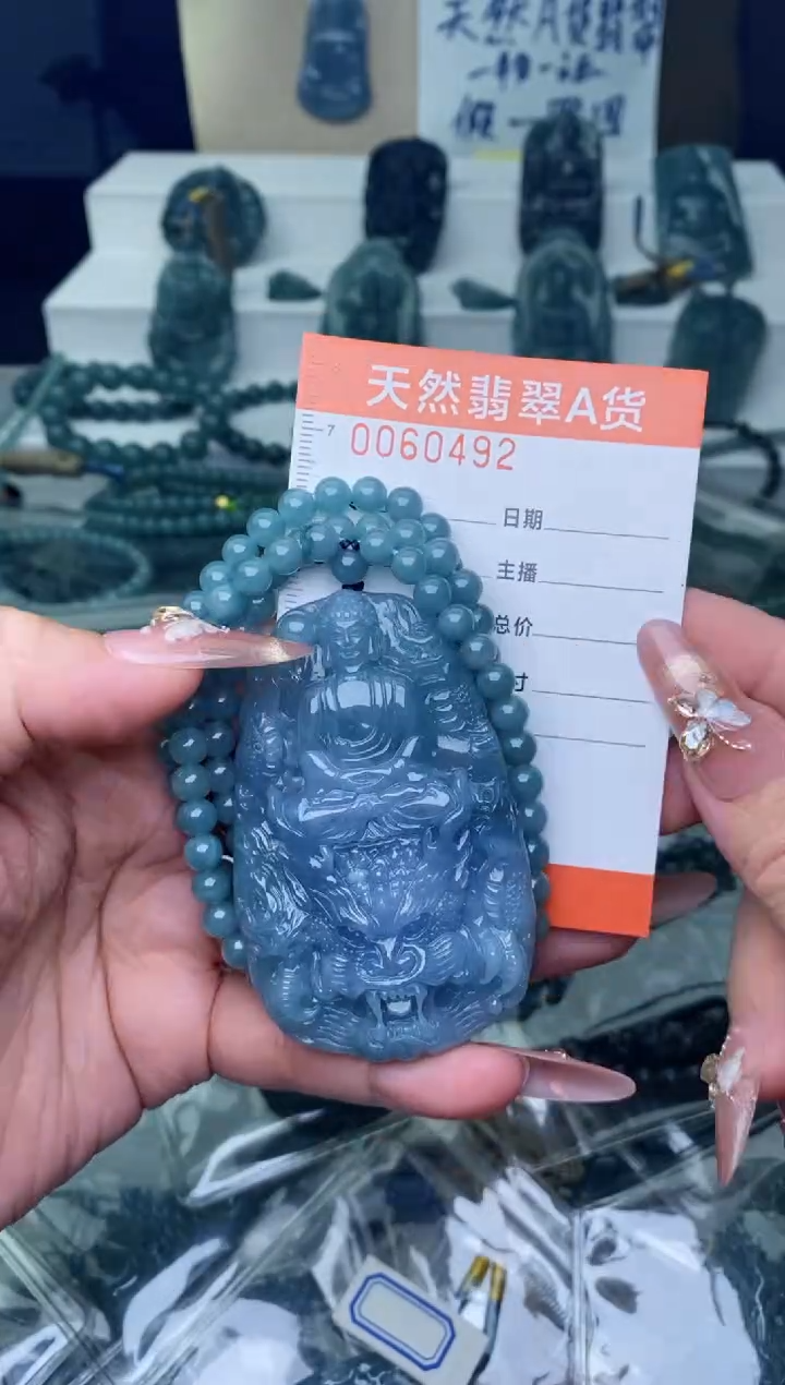 翡翠未镶嵌颈饰············