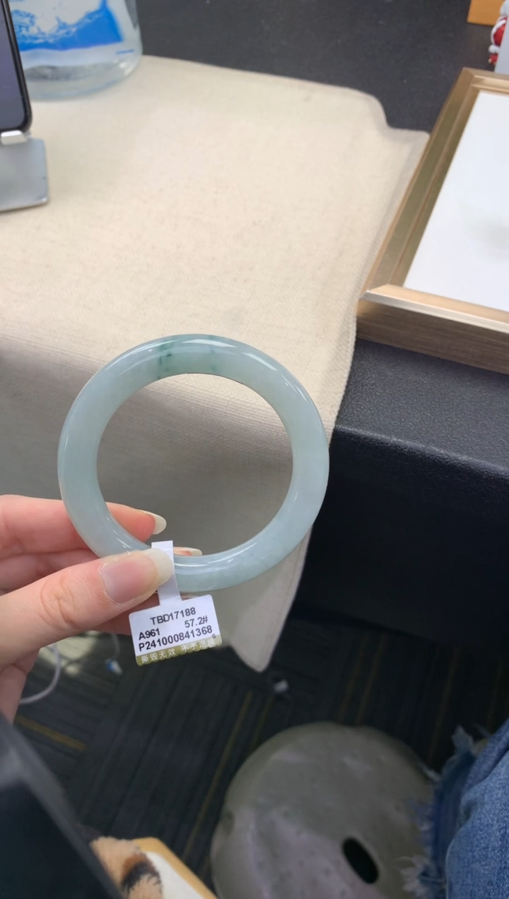 【闪购商品】翡翠手镯未镶嵌               