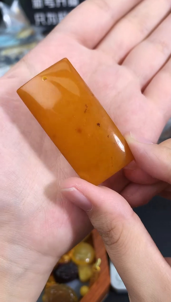 蜜蜡未镶嵌珠宝奇石143