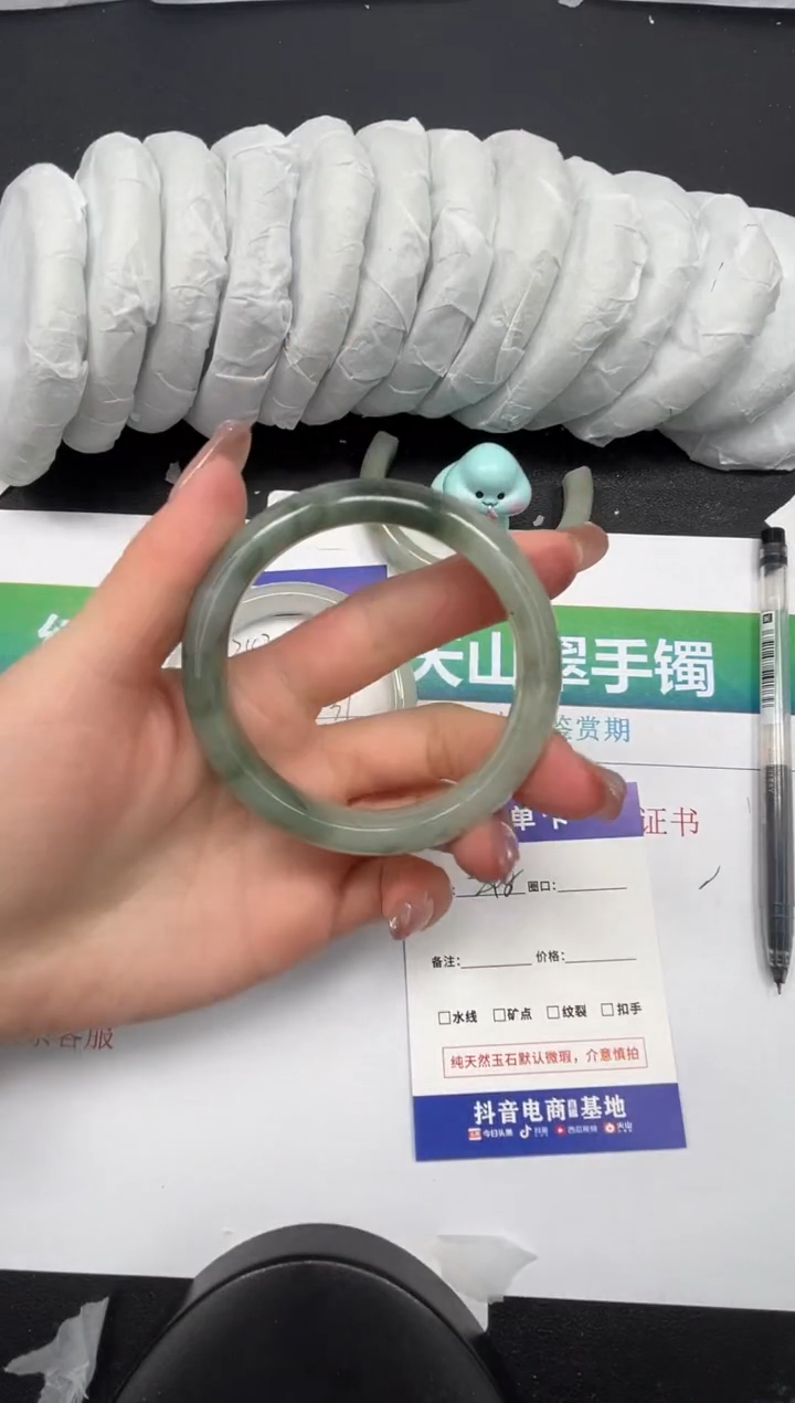 【闪购商品】石英质玉手镯未镶嵌248-56.9