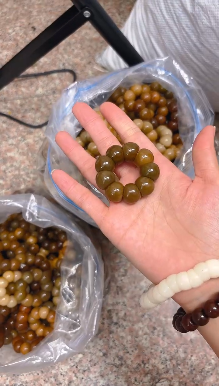 吊坠菩提根/象牙果混色手捻颜色随机一条