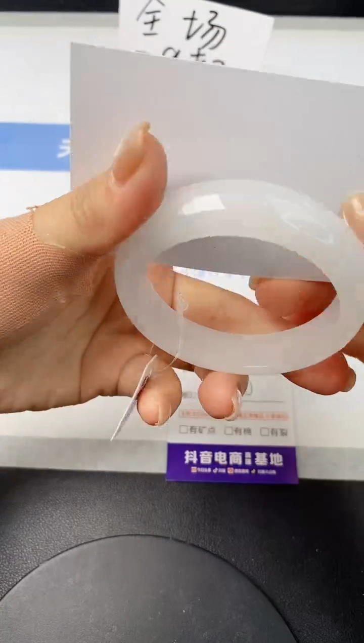 【闪购商品】石英质玉手镯未镶嵌s28-B