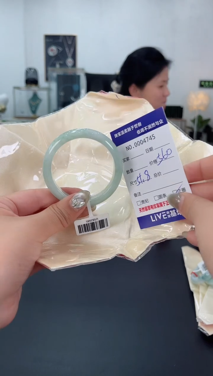 【闪购商品】翡翠手镯未镶嵌天然翡翠A货