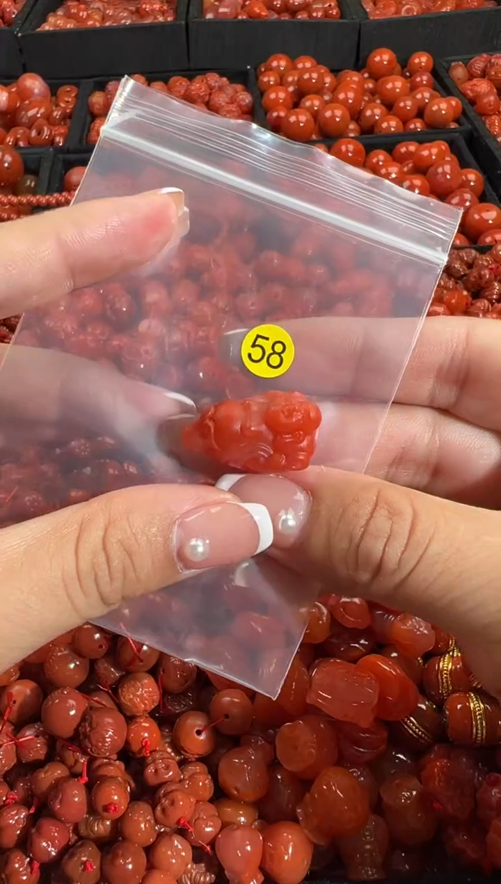 颈饰未镶嵌南红玛瑙1