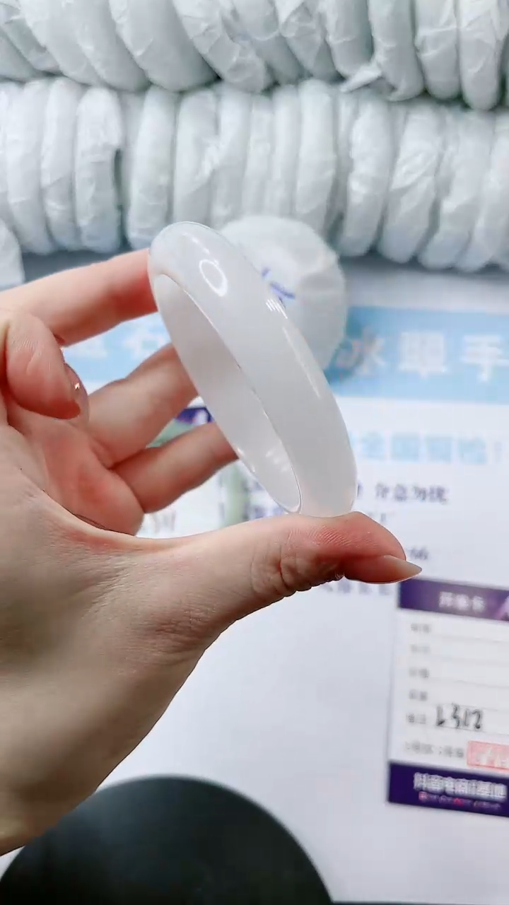 【闪购商品】石英质玉手镯未镶嵌多样性发货L312