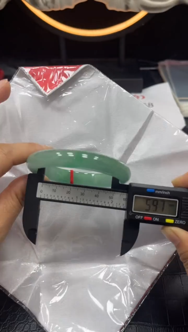 宁宁56号高冰大气手镯