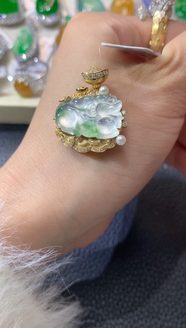 【闪购商品】翡翠吊坠(不含链)18K金镶嵌D7