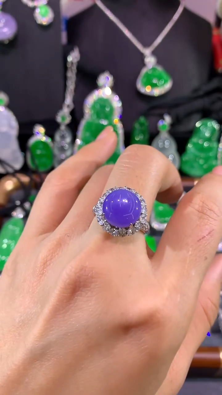 18K金镶嵌戒指翡翠戒指