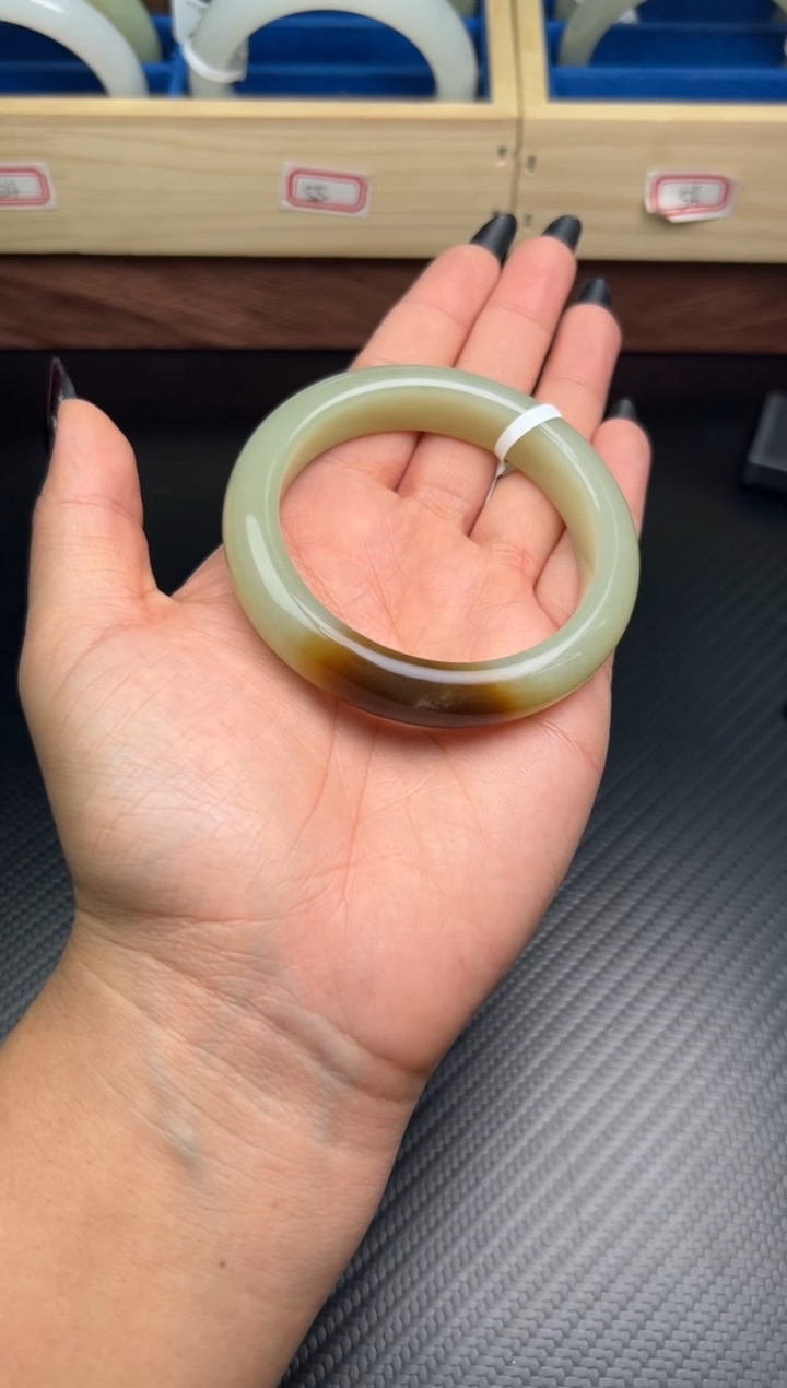未镶嵌手镯和田玉小**陈若羌微色差54+