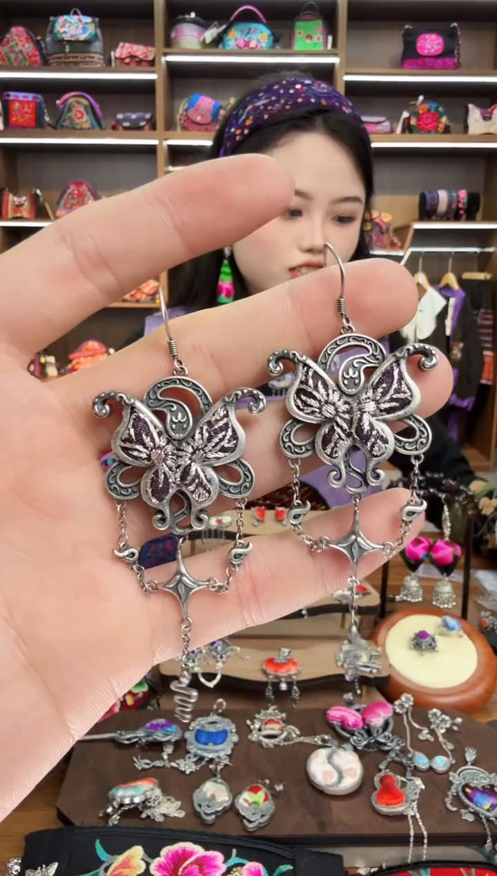 【闪购商品】织绣146蒙阿苏苗绣传承