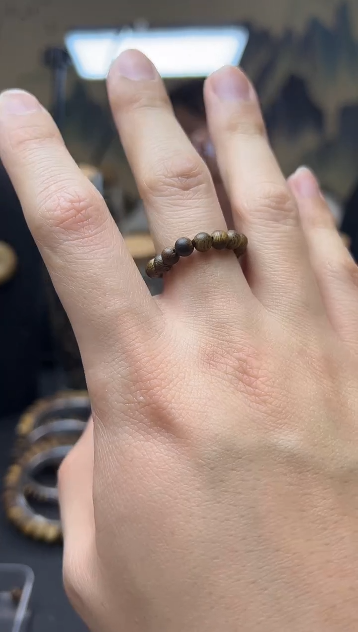 沉香手串莺歌绿奇楠戒指可做跑环