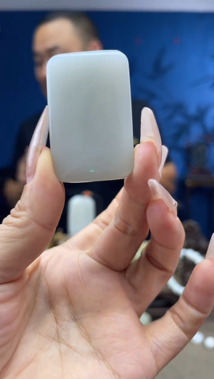 和田玉未镶嵌颈饰1