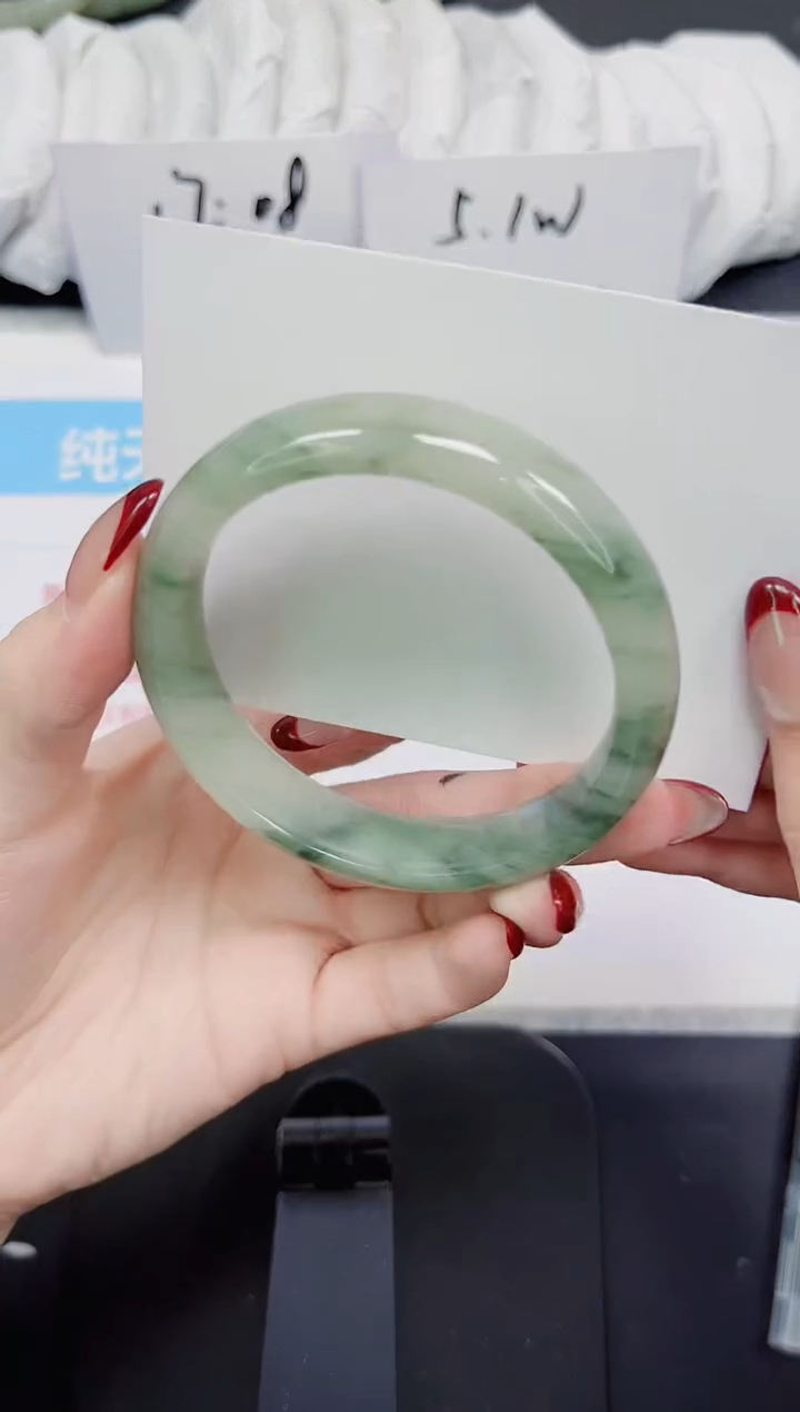 【闪购商品】石英质玉手镯未镶嵌339