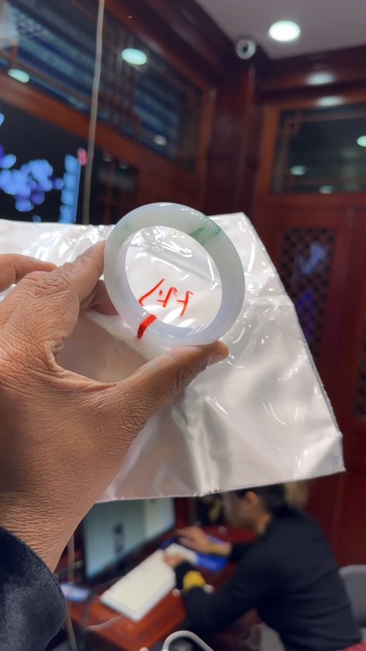 【闪购商品】翡翠手镯未镶嵌手镯