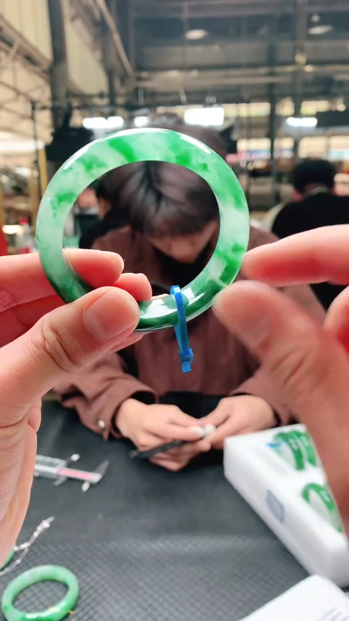 【闪购商品】石英质玉手镯未镶嵌1-天然非洲崔手镯