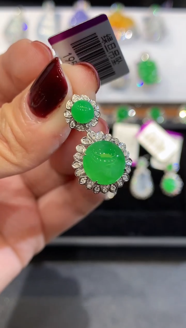 吊坠(不含链)18K金镶嵌翡翠多样性发其一