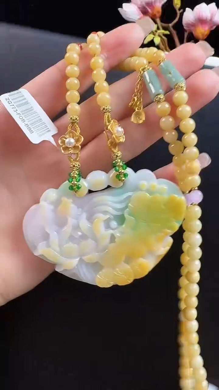 颈饰未镶嵌翡翠如意