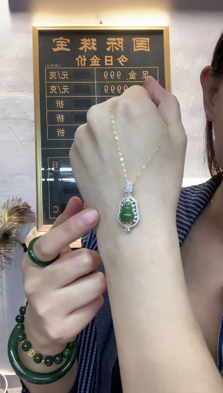 颈饰未镶嵌和田玉吊坠3