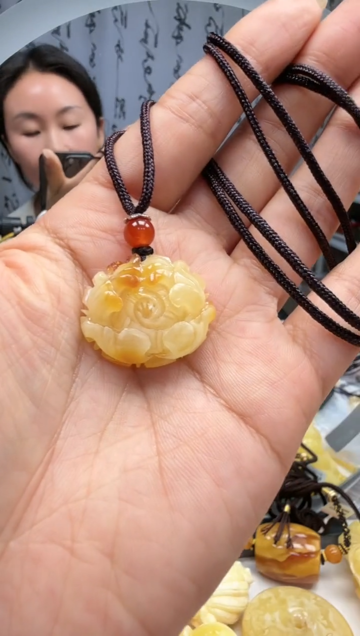 裸石琥珀未镶嵌如图