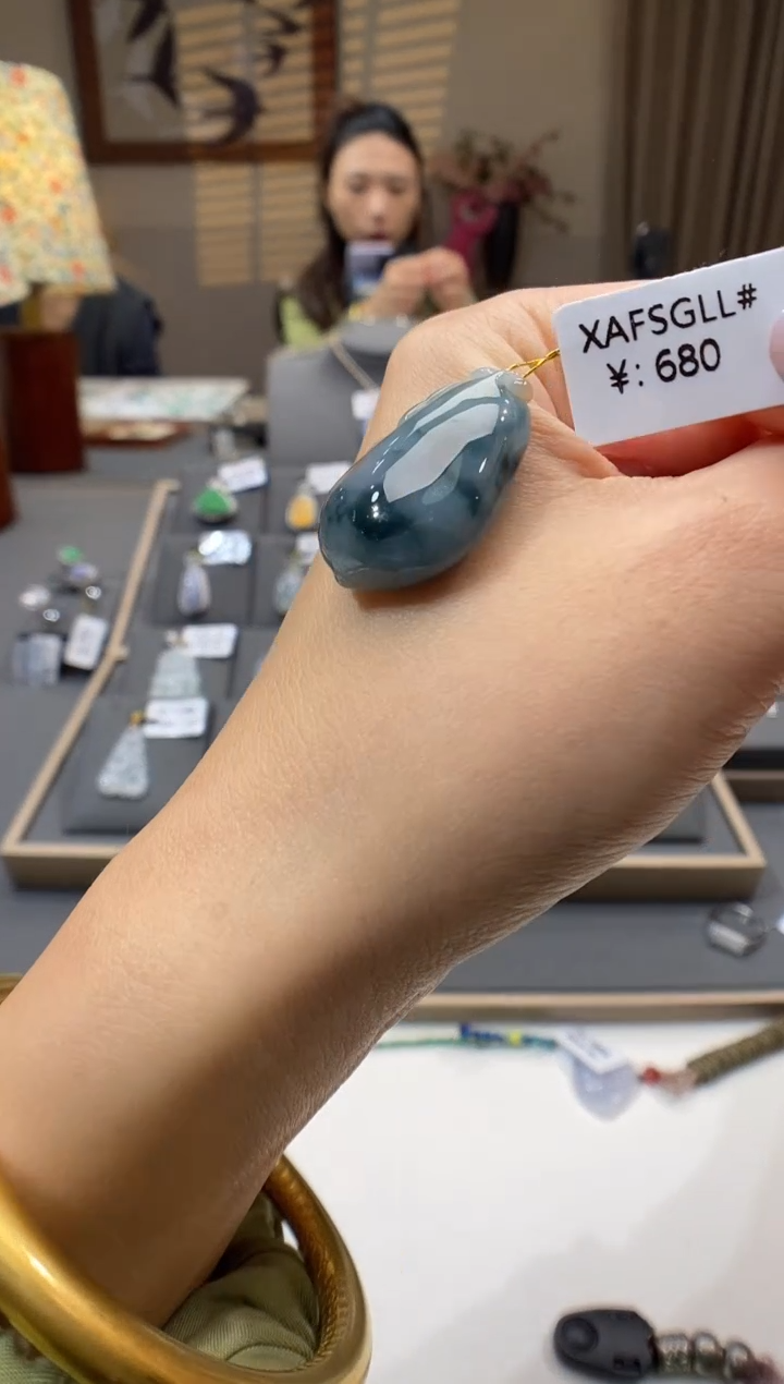 【闪购商品】翡翠颈饰未镶嵌福瓜