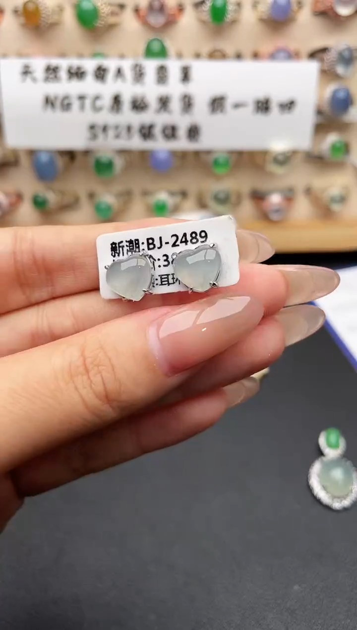 未镶嵌戒指翡翠一物一证一礼盒
