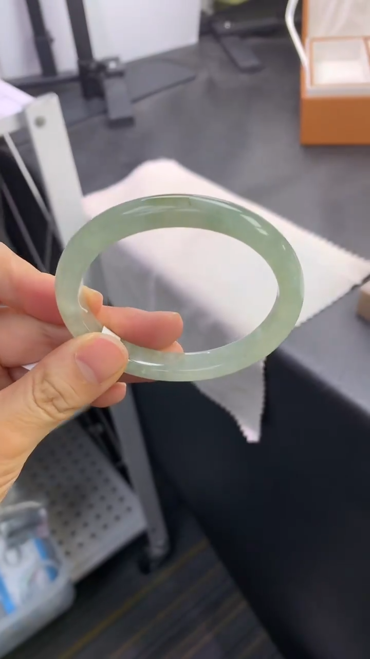 未镶嵌手镯（贵妃镯）翡翠退货需手镯吊牌标签完好