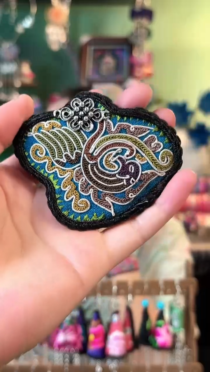 织绣彩云南阁非遗老绣饰品208